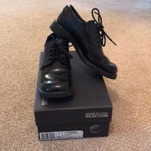 Boys/Kids Kenneth Cole Reaction T-Flex SR LE Black Dress Shoes Size 2 Like New